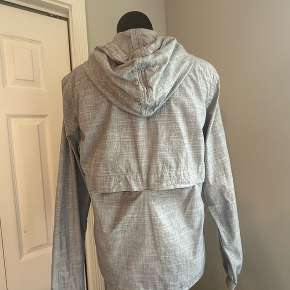 Vintage Oakley Gray Utility Jacket with Hood and Relaxed Fit size S - Picture 4 of 13